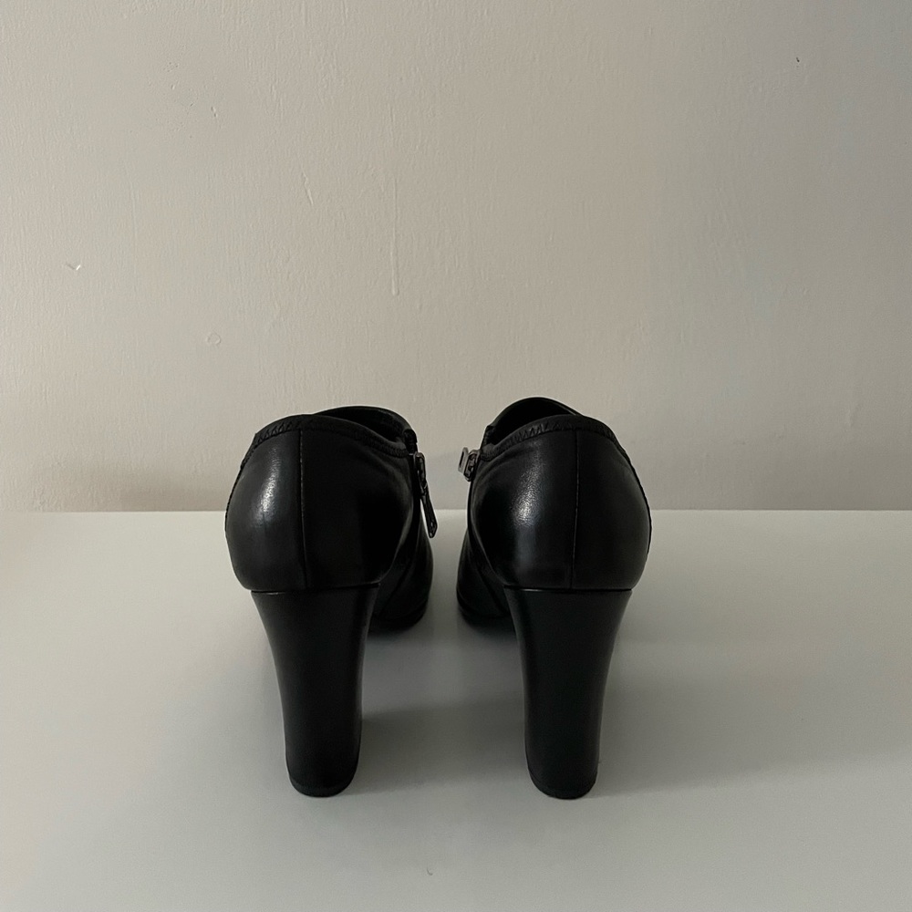 Prada ankle boots! (Will ship with box) - Picture 4 of 4